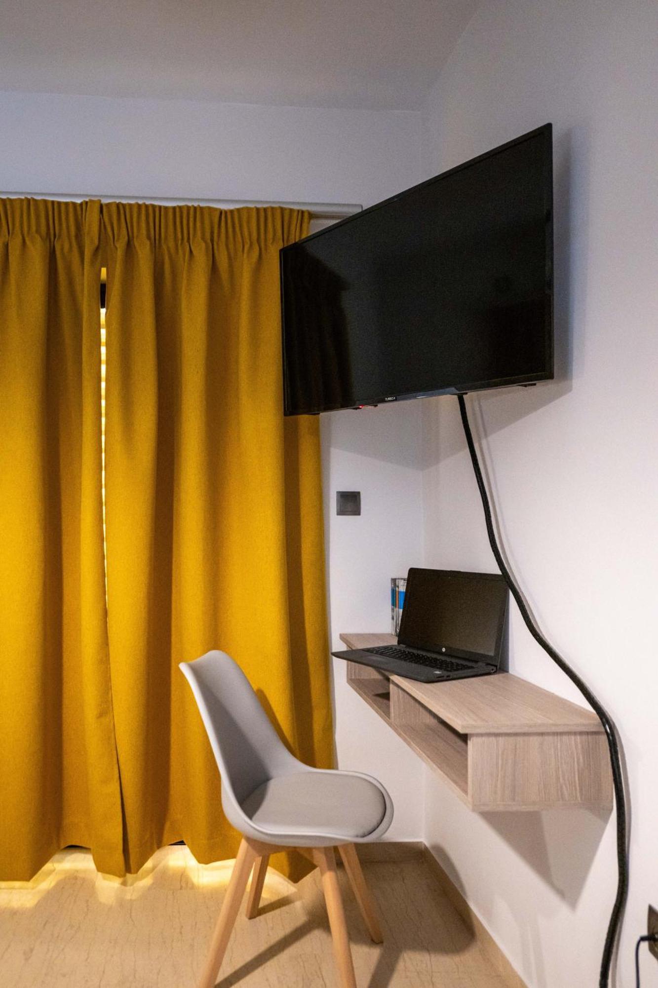 Skyhigh Haven Apartment Kalamata Bagian luar foto
