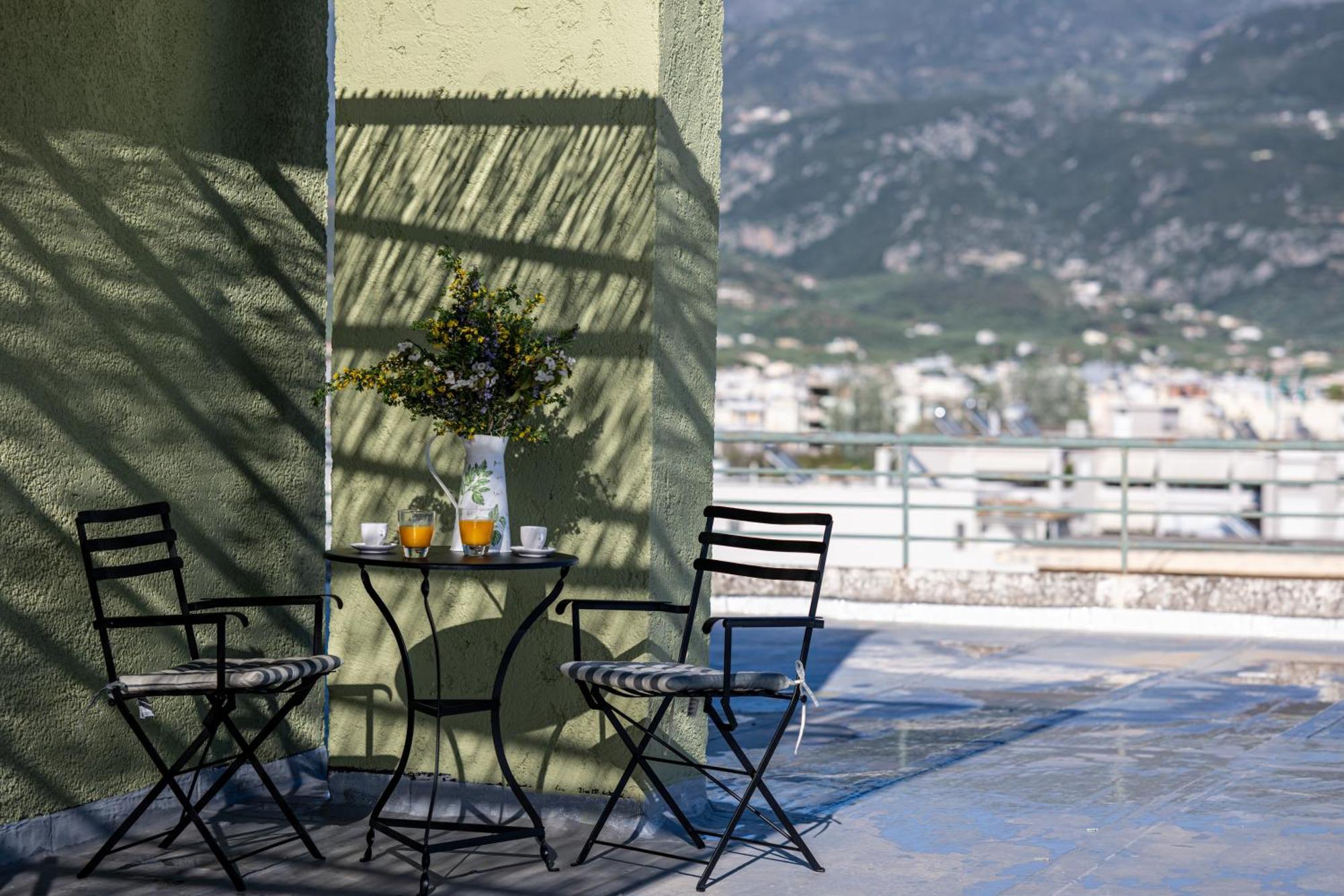 Skyhigh Haven Apartment Kalamata Bagian luar foto