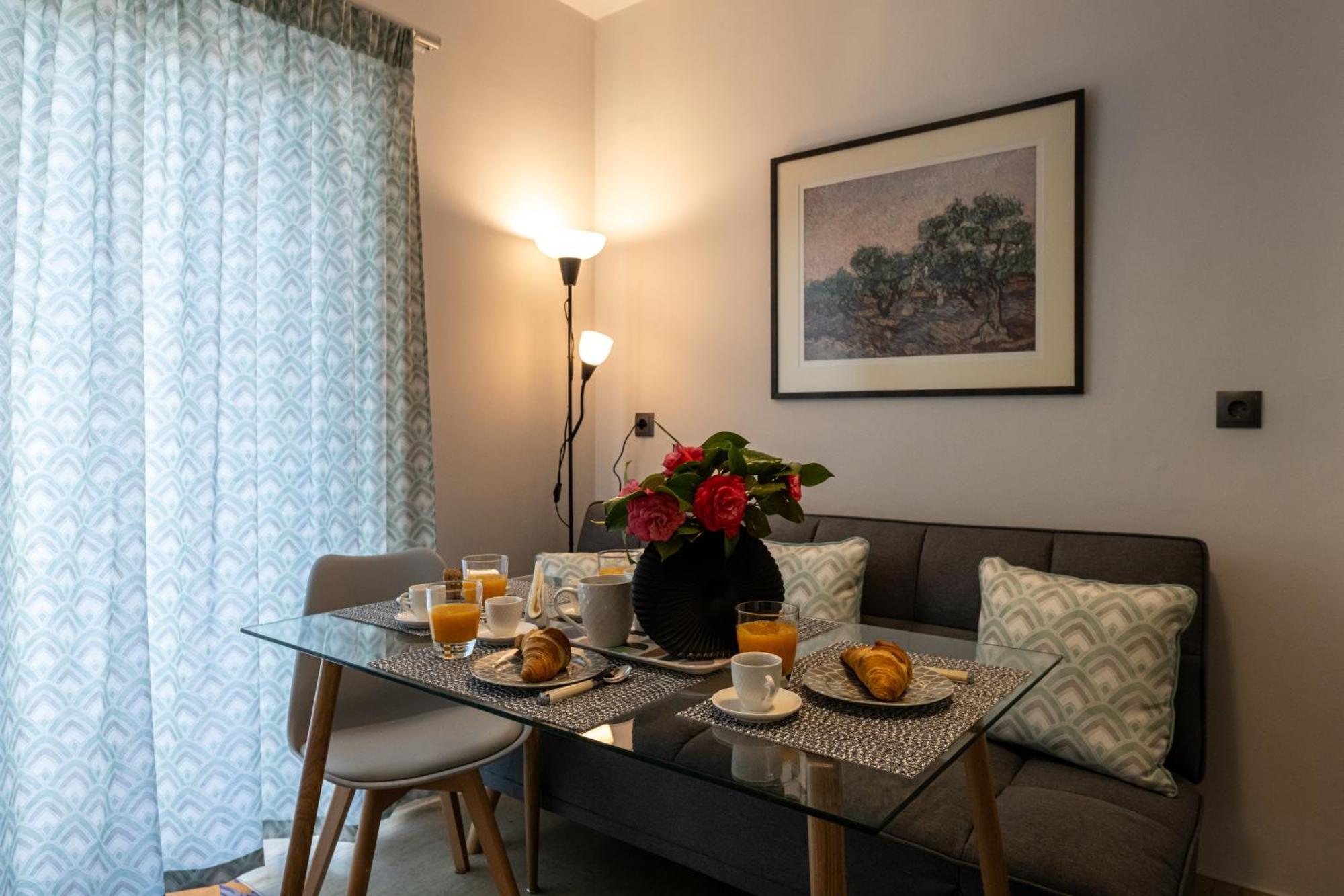 Skyhigh Haven Apartment Kalamata Bagian luar foto